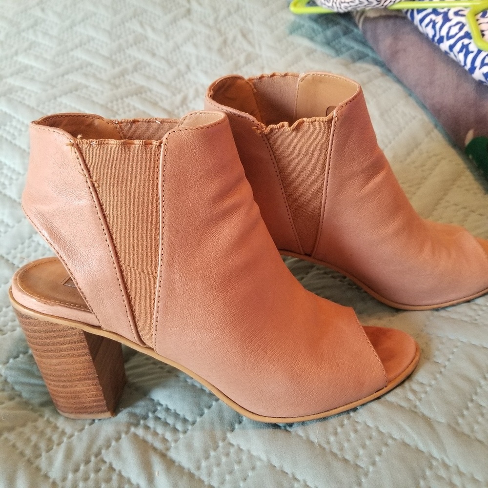 Open Toes Booties - Picture 3 of 3